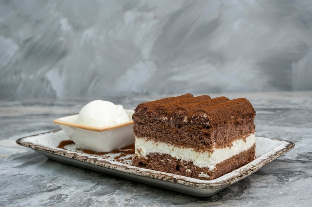 Une tranche de tiramisu