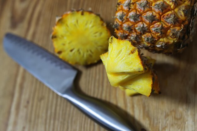 Tranches d'ananas coupe couteau