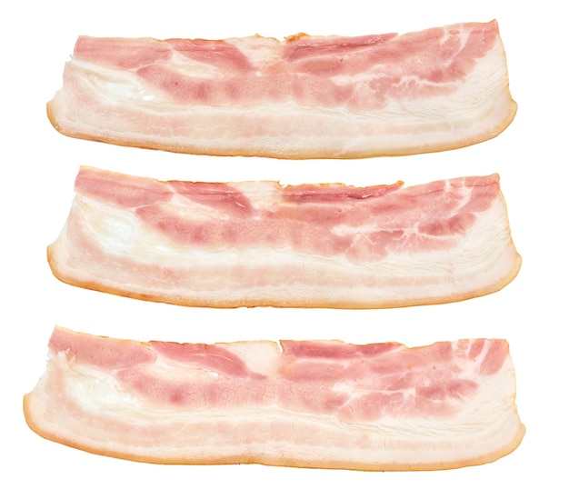 Des tranches de bacon isolées sur blanc Vue supérieure