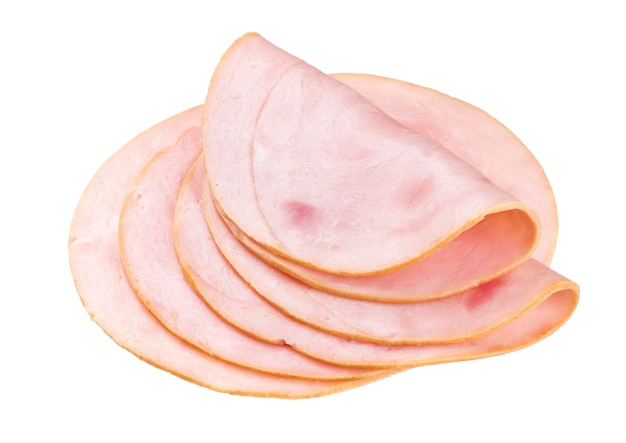 Tranches de jambon fumé ou saucisse isolé sur blanc