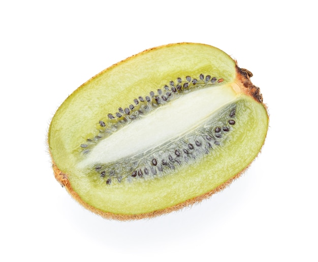 Tranches de kiwi isolés sur blanc.