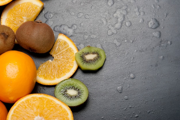 Tranches de kiwi et d&#39;orange, vue de dessus