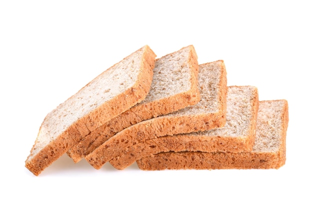 Photo tranches de pain de blé entier isolées sur fond blanc