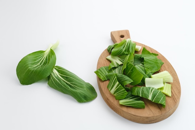 Tranches de pakchoy. Bok choy ou pak choi ou pakcoy bio et frais (Brassica rapa subsp. chinensis)