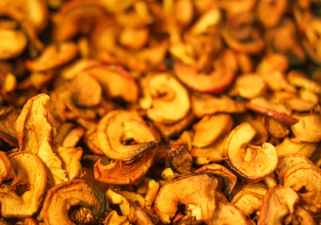 Photo tranches de pommes biologiques séchées se bouchent