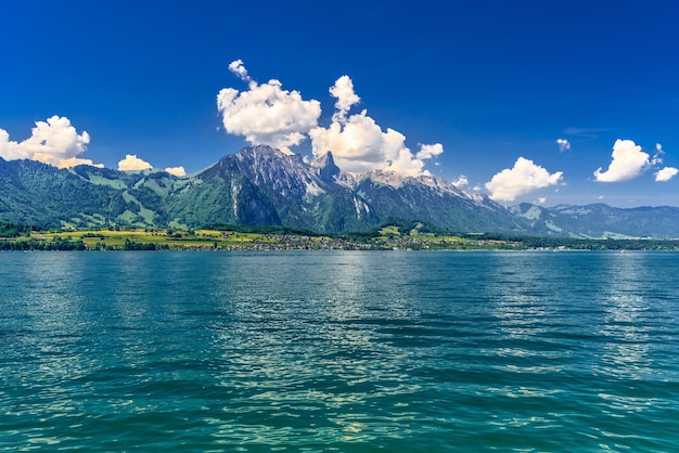 Transparent clair azur Lac de Thoune Thunersee Berne Suisse