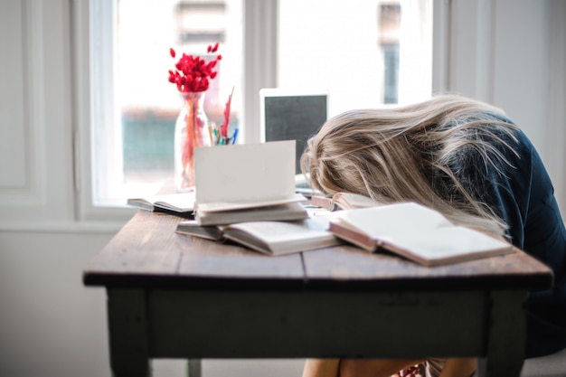 Travail ennuyé fatigué