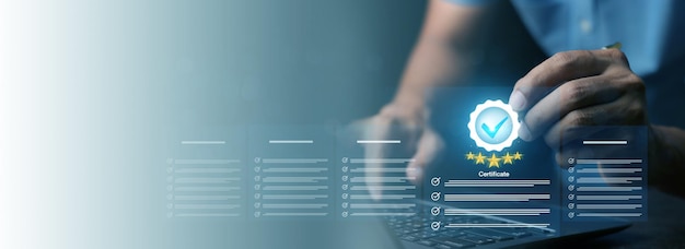Photo travail d'entreprise et évaluation pour l'examen d'enquête en ligne sur le concept du certificat et le choix.