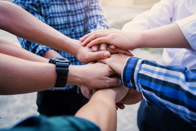 Le travail d'équipe des entreprises s'associent