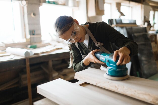 Photo travail avec le sableur