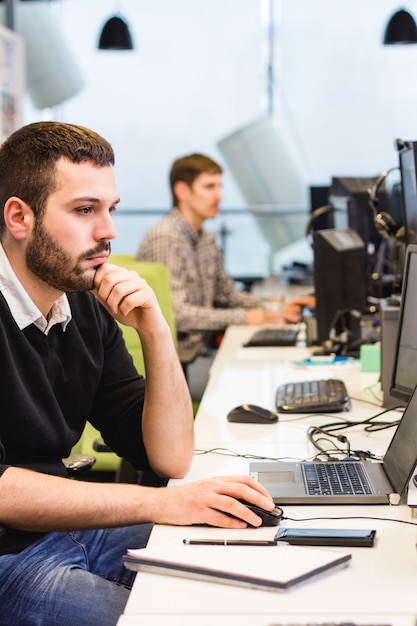 Travailler au bureau