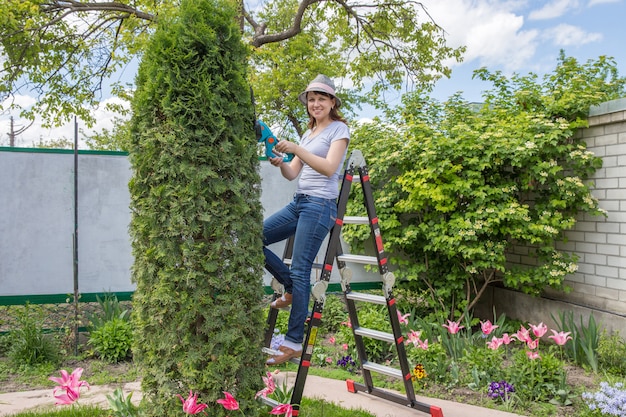 Travailler dans le jardin