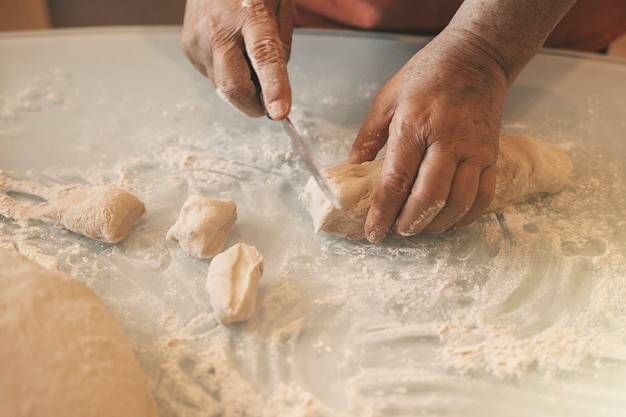 travailler avec la pâte le processus de cuisson