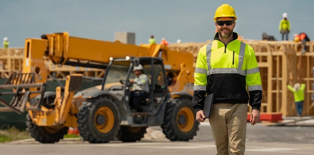 Travailleur avec bulldozer sur site construction man pelle travailleur conducteur de construction travailleur avec exca