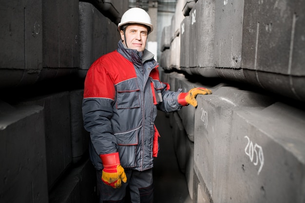 Travailleur principal à l'usine