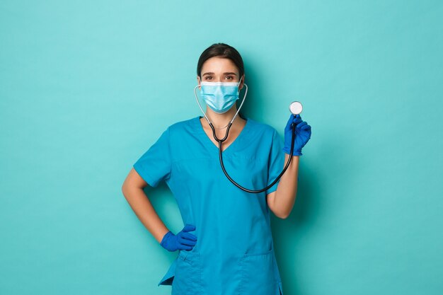 Photo travailleur de la santé féminine posant