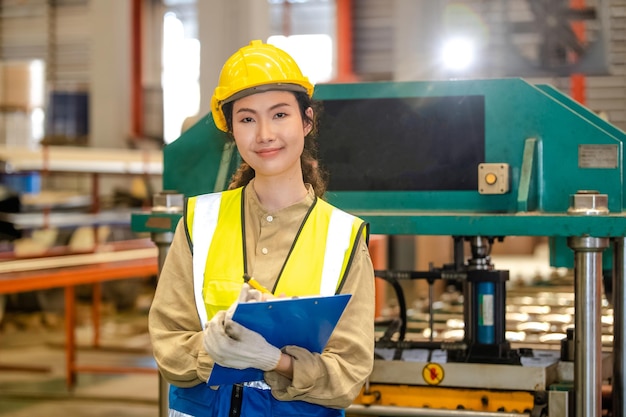 Les travailleurs travaillent dans l'usine ingénieur compétences des travailleurs qualité maintenance formation industrie entrepôt des travailleurs d'usine Atelier pour les opérateurs d'usine production de l'équipe de génie mécanique