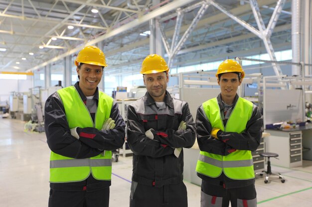 Travailleurs de l'usine CNC