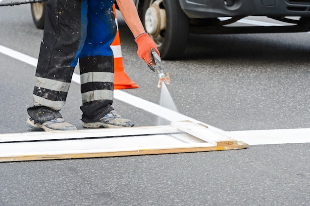 Travaux de peinture sur les routes