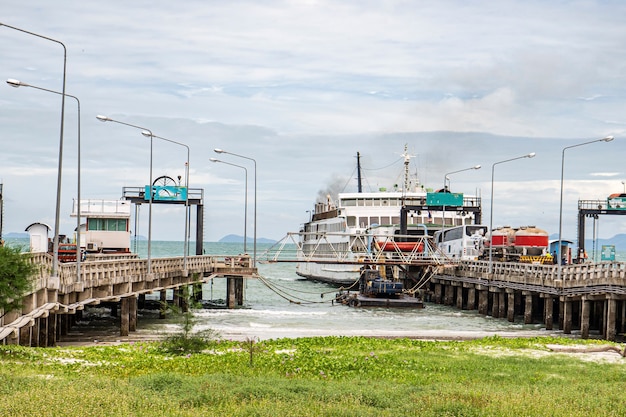 traversée des ferries de mer vers le ferry de koh samui