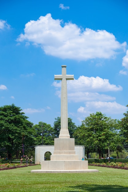 traverser dans le cimetière