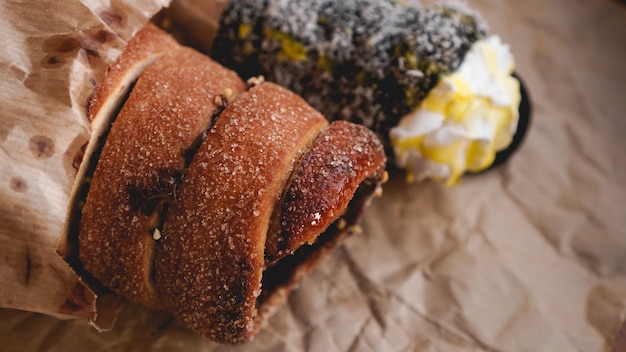 Trdelnik - pâtisserie sucrée chaude traditionnelle tchèque vendue dans les rues de Prague