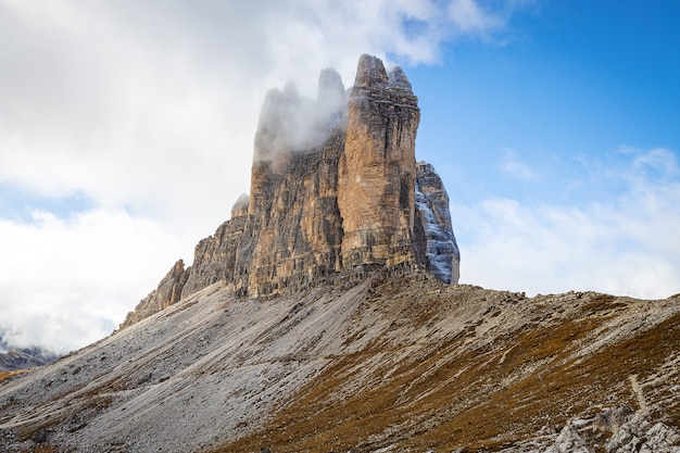 Tre Cime di Lavaredo - montagnes rocheuses dans les Dolomites, Italie