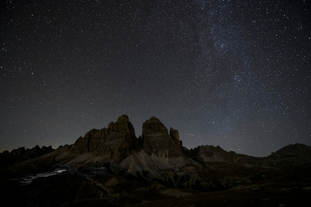 Tre Cime di Lavaredo la nuit dans les Dolomites, Italie