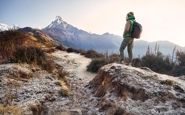 Trekking dans les montagnes de l'Himalaya