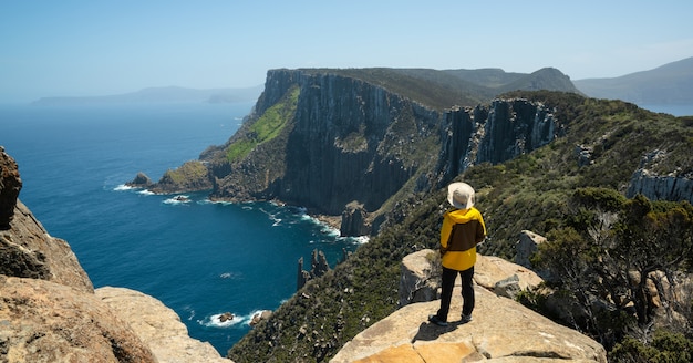 Trekking dans la péninsule de Tasman, Tasmanie, Australie.