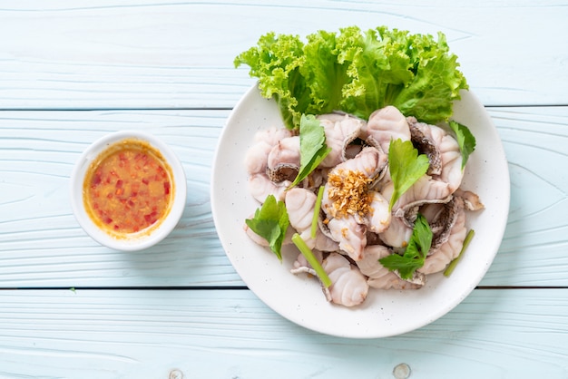 Trempette de poisson bouilli avec sauce