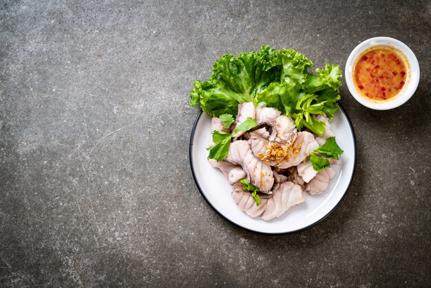 Trempette de poisson bouilli avec sauce