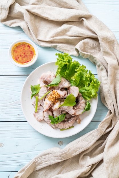 Trempette de poisson bouilli avec sauce