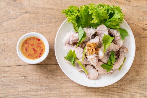 Trempette de poisson bouilli avec sauce