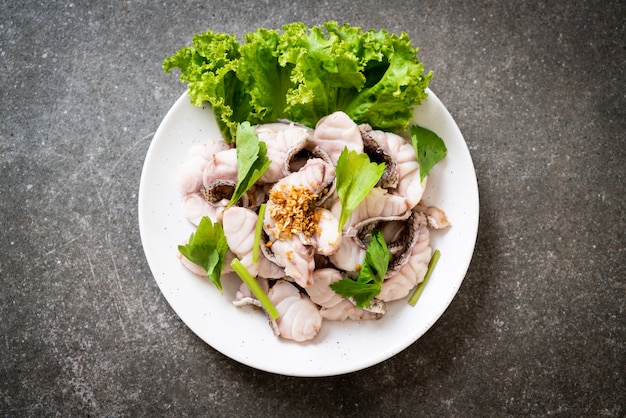 Trempette de poisson bouilli avec sauce