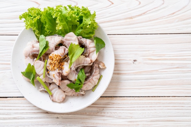 Trempette de poisson bouilli avec sauce