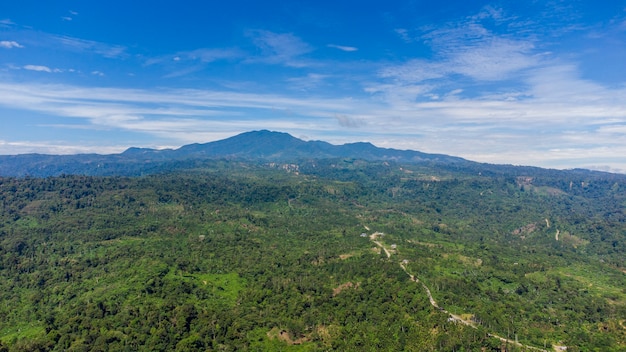 Le très beau mont Salak est situé dans le district d'Aceh Nord Aceh Indonésie