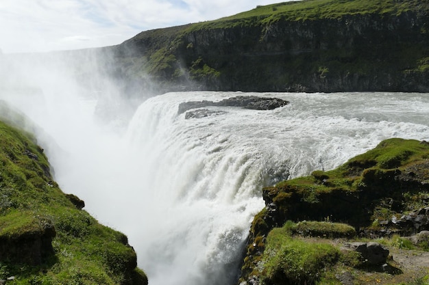 Un très beau paysage à la cascade