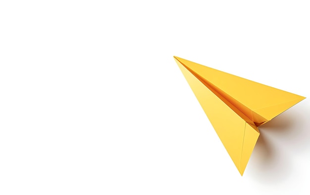 un triangle jaune est représenté sur un fond blanc