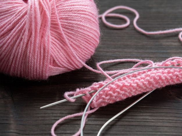 Tricot, fil, couleur rose, fait main