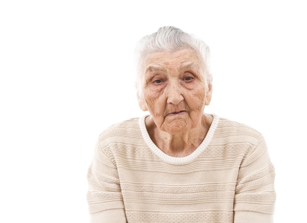 Photo triste vieille femme de 80 ans