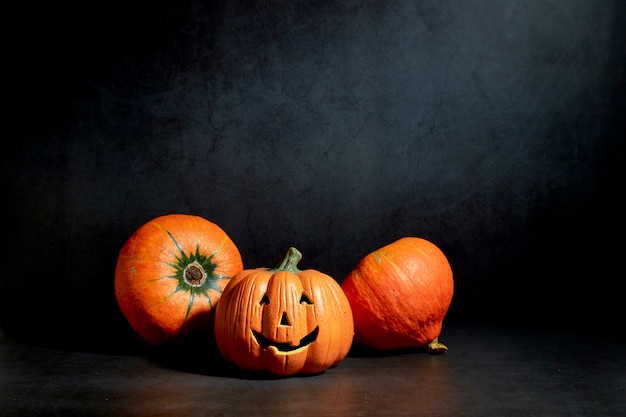 Trois citrouilles en noir