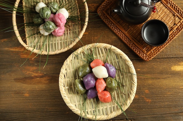 Trois couleurs de nourriture coréenne Songpyeon, gâteau de riz rempli de miel