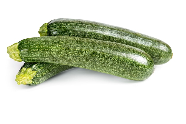 Trois courgettes mûres isolé sur fond blanc