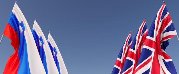 Trois drapeaux du Royaume-Uni et de la Slovénie sur des mâts sur les côtés Drapeaux sur fond bleu Place pour le texte Grande-Bretagne Londres Ljubljana Commonwealth Illustration 3D