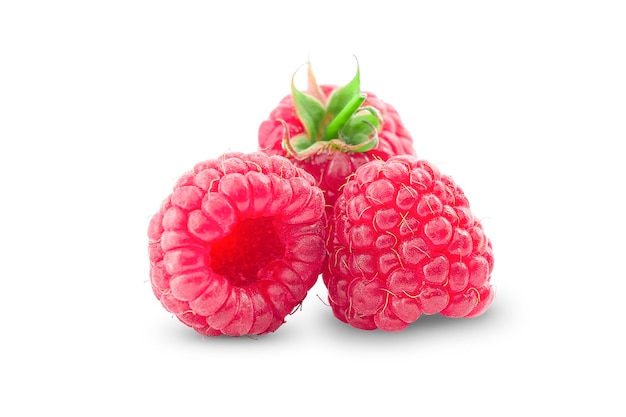 Trois framboises sur fond blanc