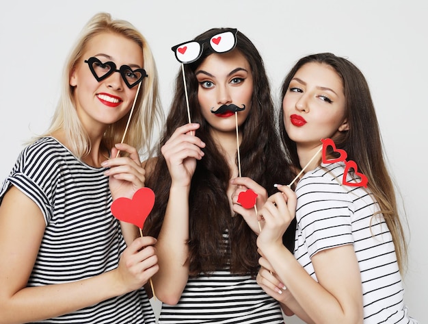 Trois meilleures amies de filles prêtes pour la fête