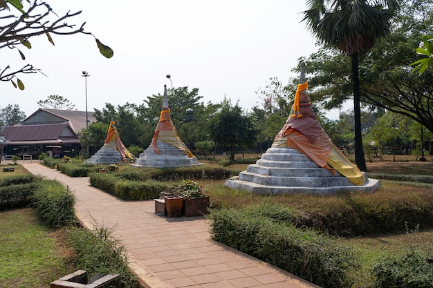 Trois pagodes passent ou Dan Chedi Sam Ong en Thaïlande.