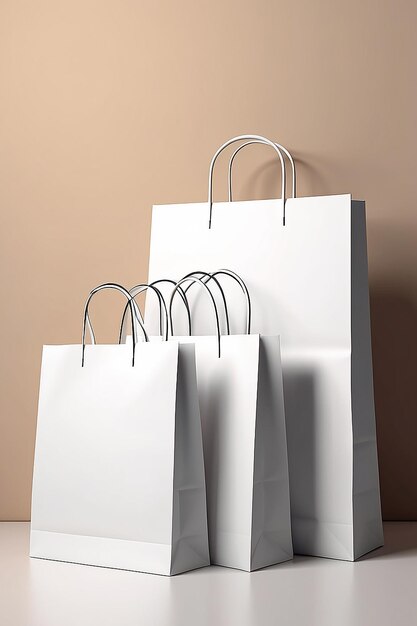 Trois sacs d'achat en papier blanc blanc sur le fond d'un mur beige avec des ombres simulant un rendu 3D