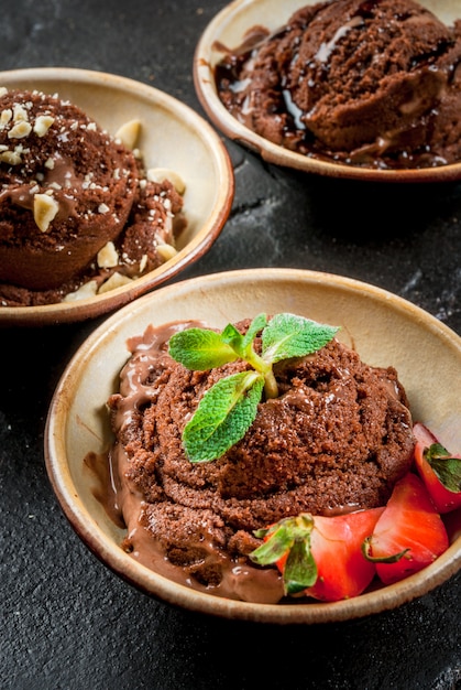 Trois sortes de glaces au chocolat